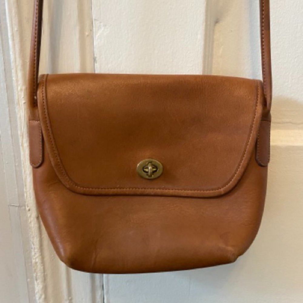 Vintage Coach turnlock crossbody shoulder bag tan / brown